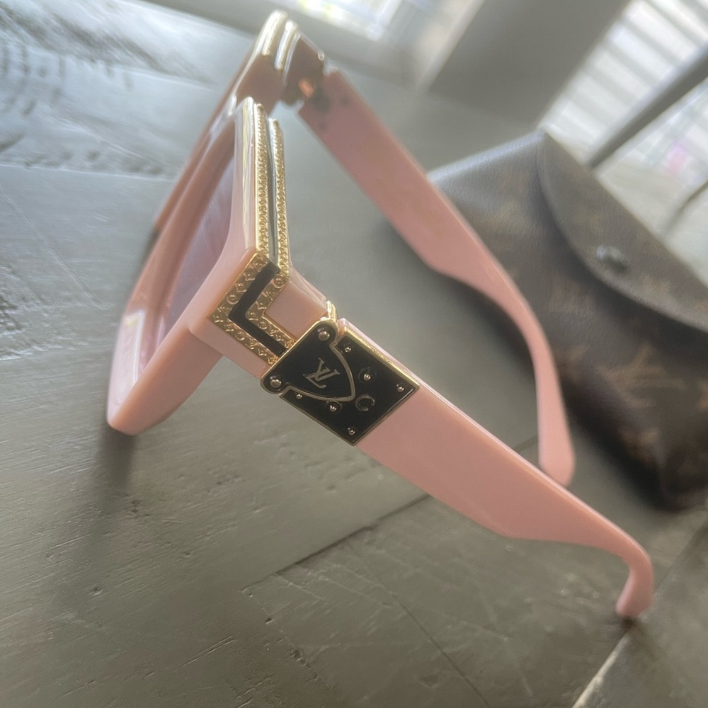 Gorgeous Pink LV Sunglasses